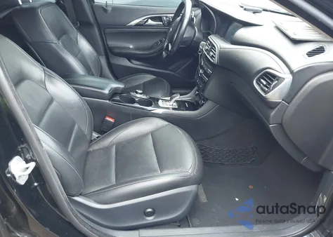 2018 Infiniti Qx30 Luxury z USA, uszkodzony, nr VIN SJKCH5CP6JA057971